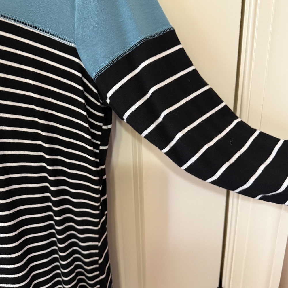 Maurice's 3/4 sleeve top size Large - Picture 4 of 8